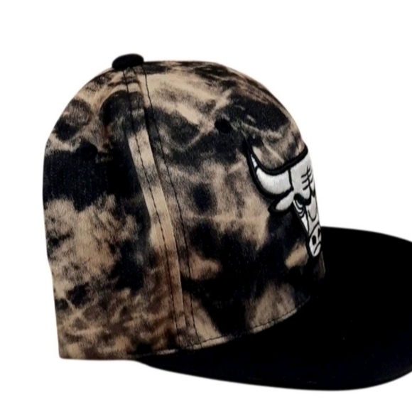 Mitchell and Ness NBA Chicago Bulls Snapback Cap/Hat Camo/Black Ball Cap - Picture 3 of 5